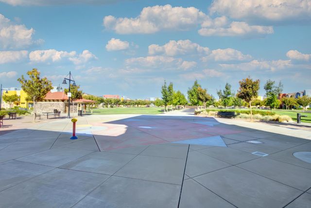 11069 International Dr, Rancho Cordova, CA 95670