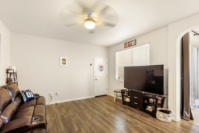 11069 International Dr, Rancho Cordova, CA 95670