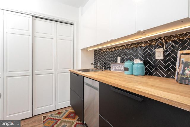 304 S VEITCH ST, Arlington, VA 22204