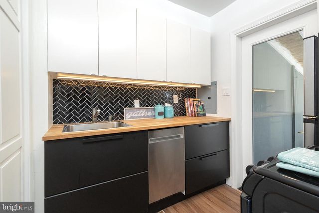 304 S VEITCH ST, Arlington, VA 22204