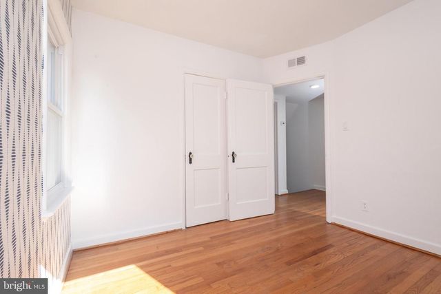 304 S VEITCH ST, Arlington, VA 22204