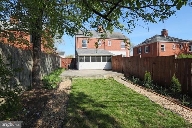 304 S VEITCH ST, Arlington, VA 22204