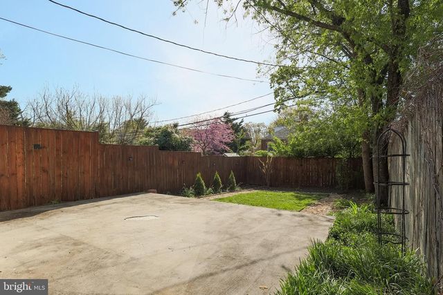 304 S VEITCH ST, Arlington, VA 22204