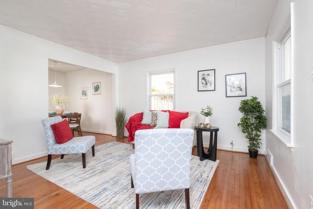 304 S VEITCH ST, Arlington, VA 22204