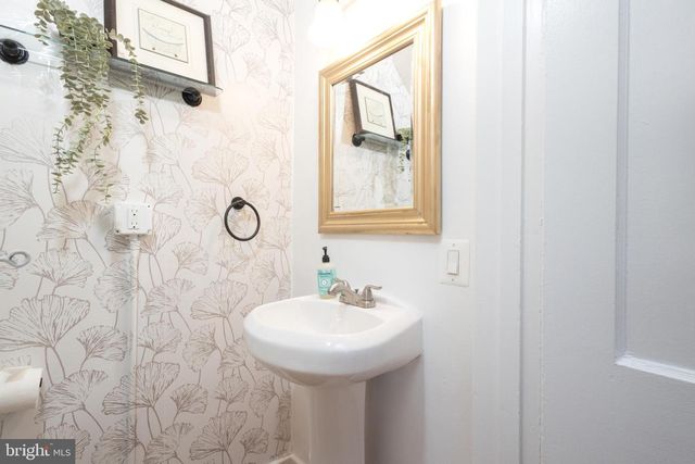 304 S VEITCH ST, Arlington, VA 22204