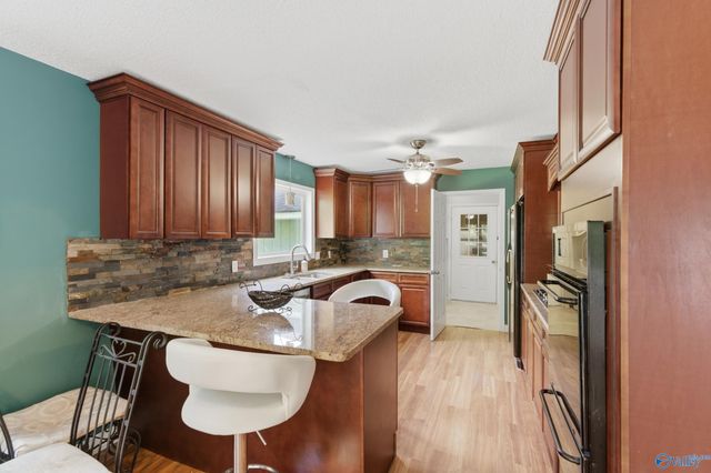 130 Preston Cove Road, Scottsboro, AL 35769
