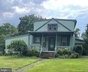 821 DUNKLE ST, Harrisburg, PA 17113