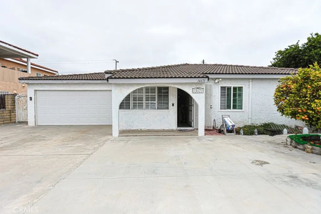 14671 Hunter Ln, Midway City, CA 92655