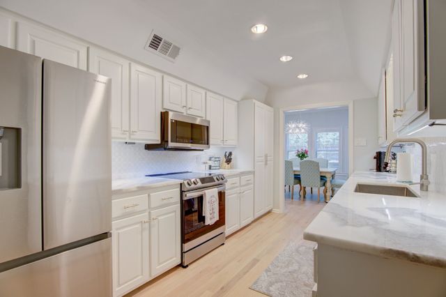 6840 E Northwest Highway, Dallas, TX 75231