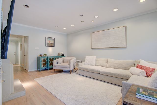 6840 E Northwest Highway, Dallas, TX 75231