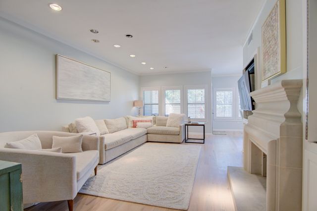 6840 E Northwest Highway, Dallas, TX 75231