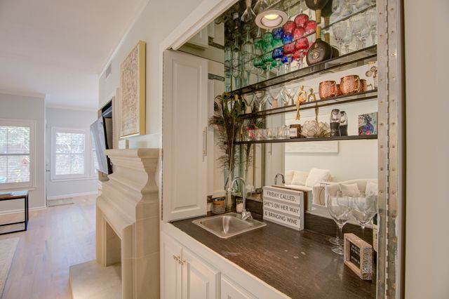 6840 E Northwest Highway, Dallas, TX 75231