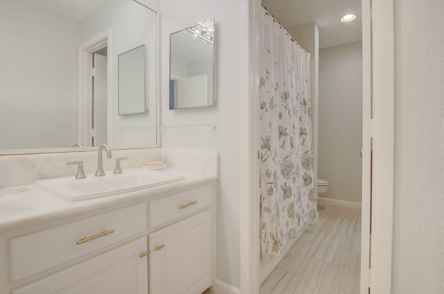 6840 E Northwest Highway, Dallas, TX 75231