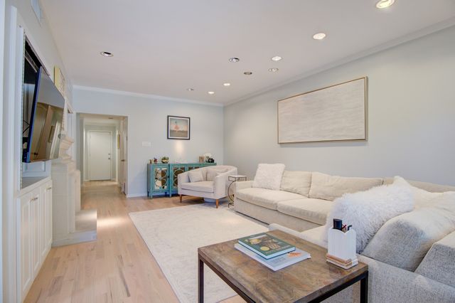 6840 E Northwest Highway, Dallas, TX 75231