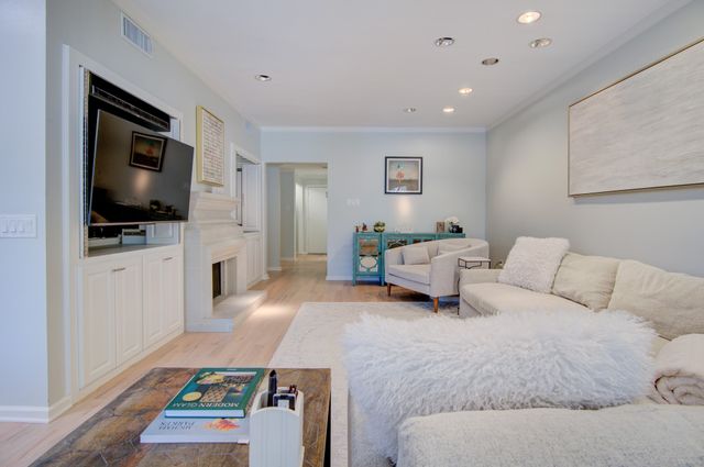 6840 E Northwest Highway, Dallas, TX 75231