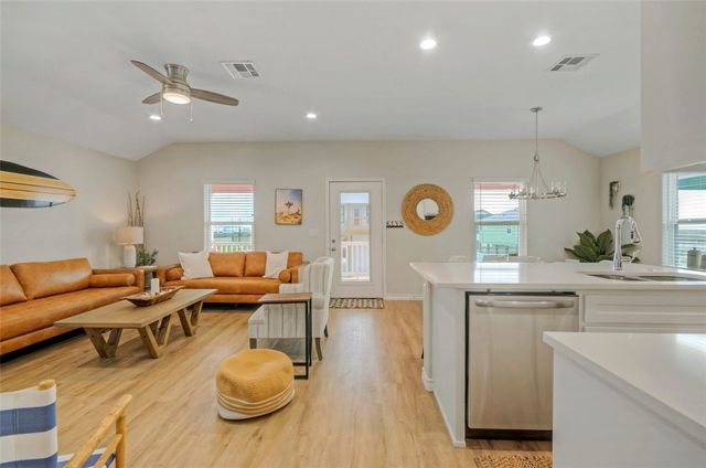 107 Redfish, Port Aransas, TX 78373