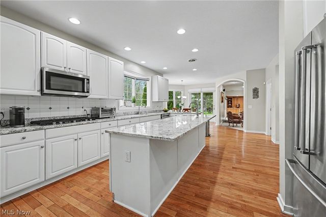 32282 Dakota Run, Avon Lake, OH 44012