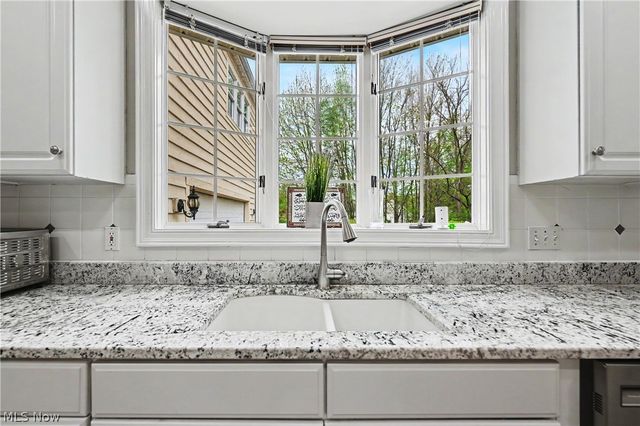 32282 Dakota Run, Avon Lake, OH 44012