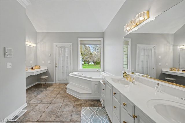 32282 Dakota Run, Avon Lake, OH 44012