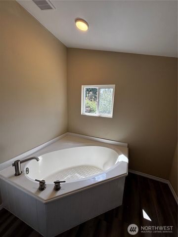 612 197th St. Ct. Avenue Ct E #8, Lake Tapps, WA 98391
