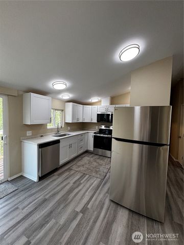 612 197th St. Ct. Avenue Ct E #8, Lake Tapps, WA 98391