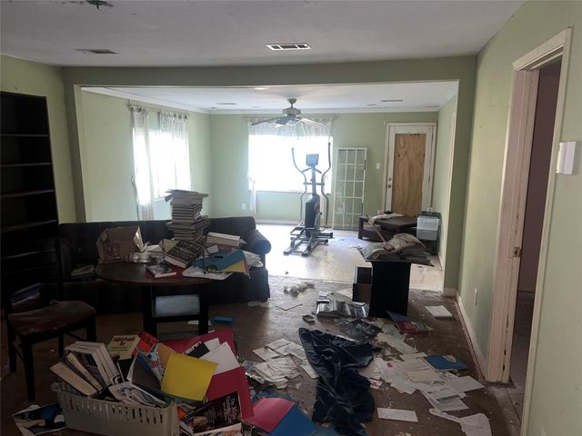 148 Juan Falcon, Livingston, TX 77351