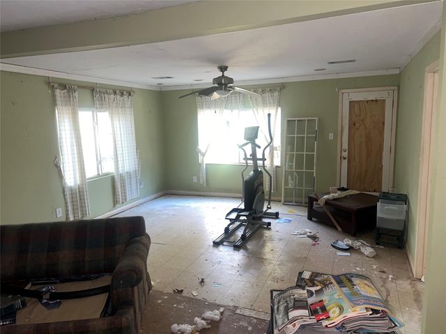 148 Juan Falcon, Livingston, TX 77351