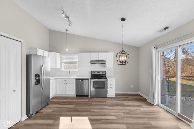 3088 Limber Pine Drive, Whiteland, IN 46184