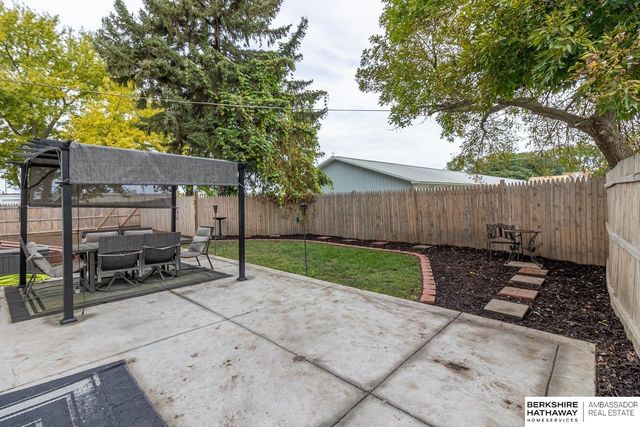 203 E 2nd Street, Louisville, NE 68037