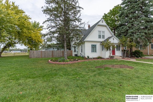 203 E 2nd Street, Louisville, NE 68037