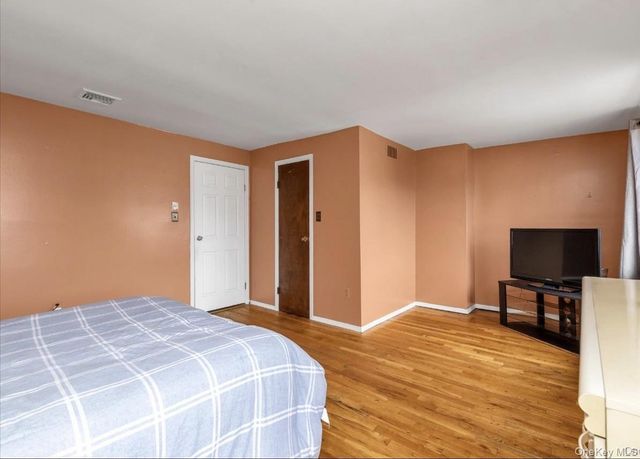 88 E Valley Stream Boulevard 6, Valley Stream, NY 11580