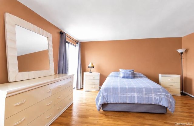 88 E Valley Stream Boulevard 6, Valley Stream, NY 11580