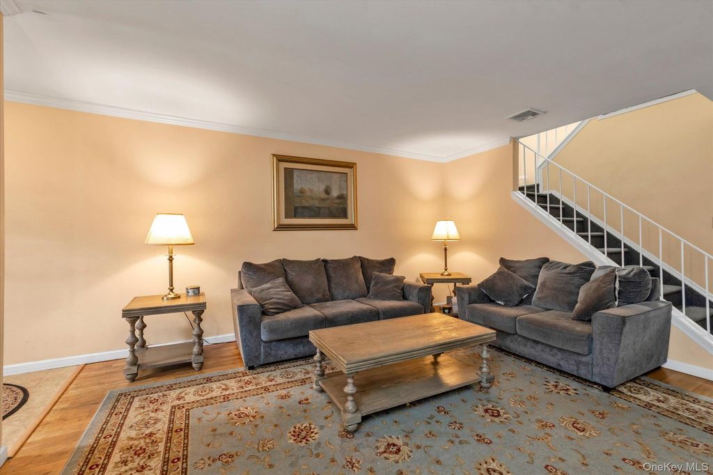88 E Valley Stream Boulevard 6, Valley Stream, NY 11580 — photo 2