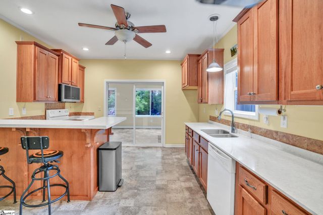 189 Friendly Circle, Saluda, NC 28773