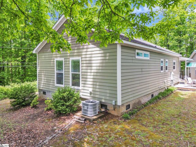 189 Friendly Circle, Saluda, NC 28773