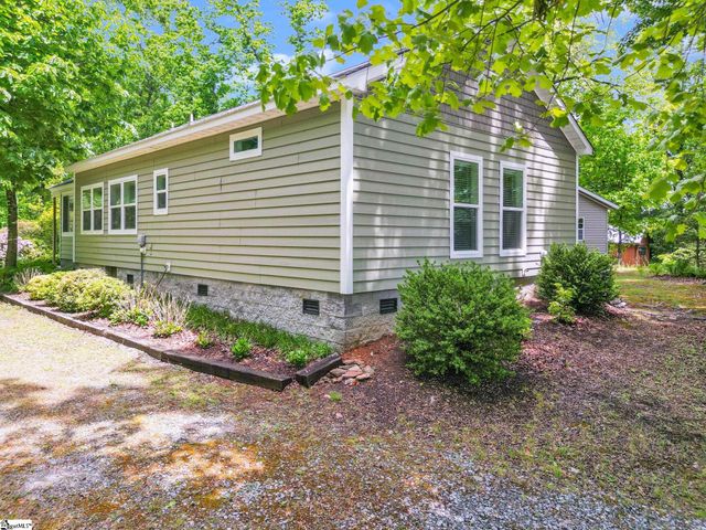 189 Friendly Circle, Saluda, NC 28773