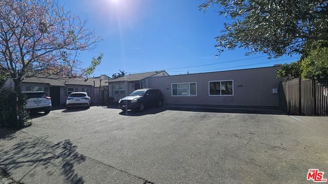 6141 Hazeltine Avenue, Van Nuys, CA 91401