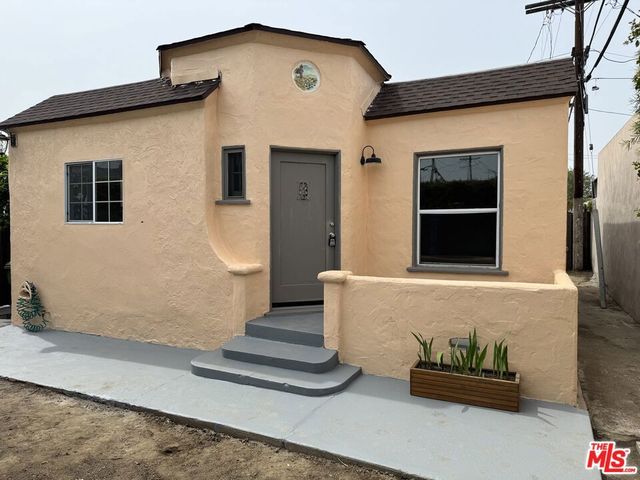 6141 Hazeltine Avenue, Van Nuys, CA 91401