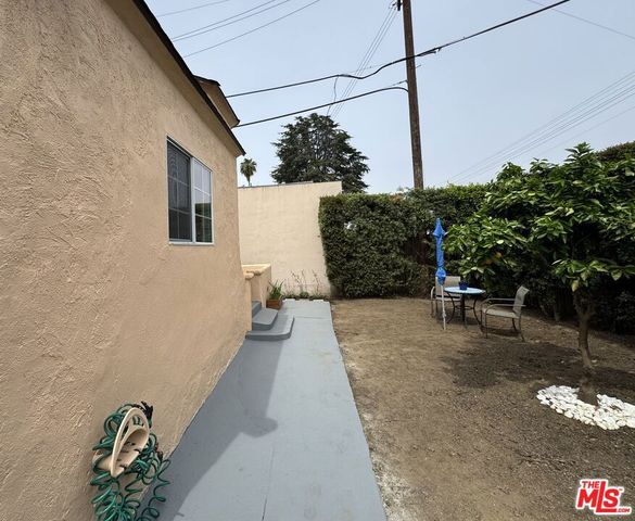 6141 Hazeltine Avenue, Van Nuys, CA 91401