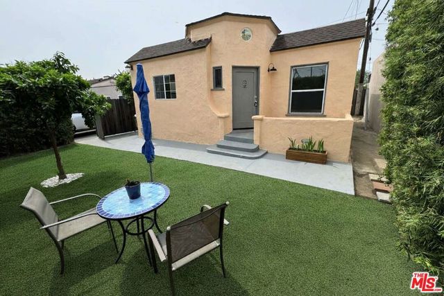 6141 Hazeltine Avenue, Van Nuys, CA 91401