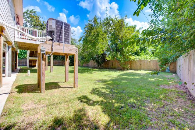 7325 Speaker Street, Hitchcock, TX 77563