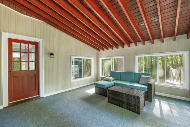 9 Meadowview Drive, Plaistow, NH 03865