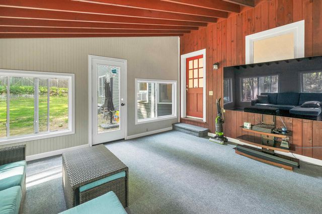 9 Meadowview Drive, Plaistow, NH 03865