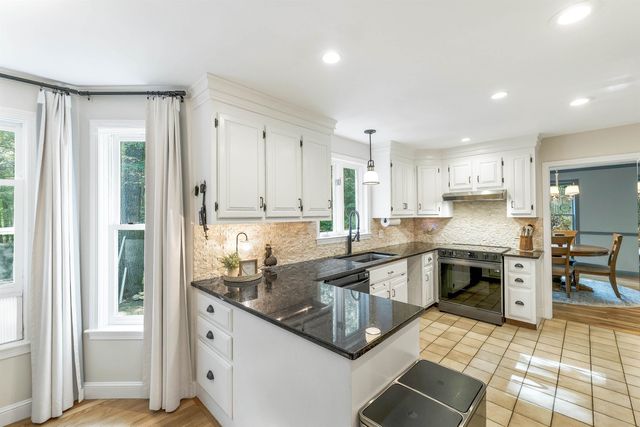 9 Meadowview Drive, Plaistow, NH 03865