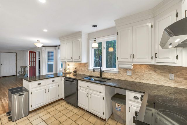 9 Meadowview Drive, Plaistow, NH 03865