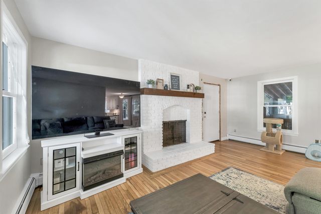 9 Meadowview Drive, Plaistow, NH 03865