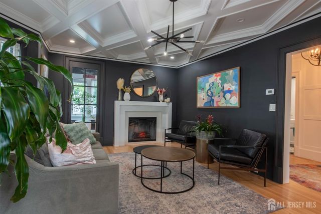 10 N 8th N Avenue, Highland Park, NJ 08904