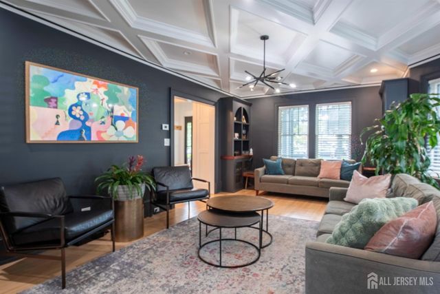 10 N 8th N Avenue, Highland Park, NJ 08904