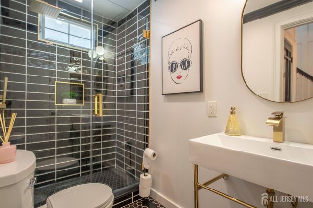 10 N 8th N Avenue, Highland Park, NJ 08904