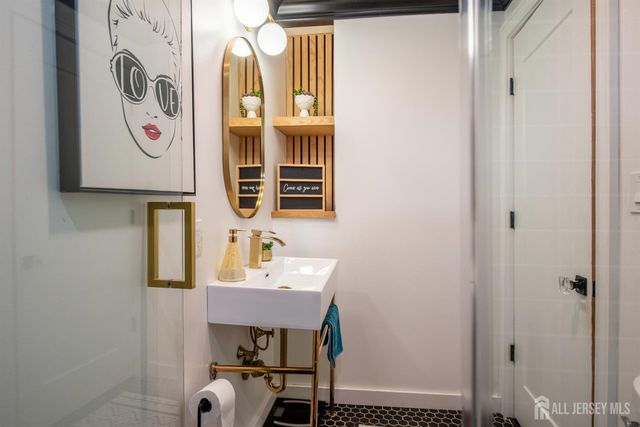 10 N 8th N Avenue, Highland Park, NJ 08904